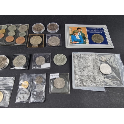 791 - Coins: a quantity of Elizabeth II commemorative crowns and other UK coins.