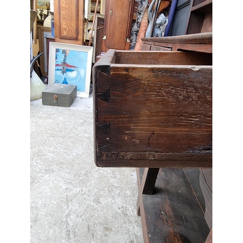 1000 - An 18th century oak 'Dog Kennel' dresser and rack, 152.5cm wide.