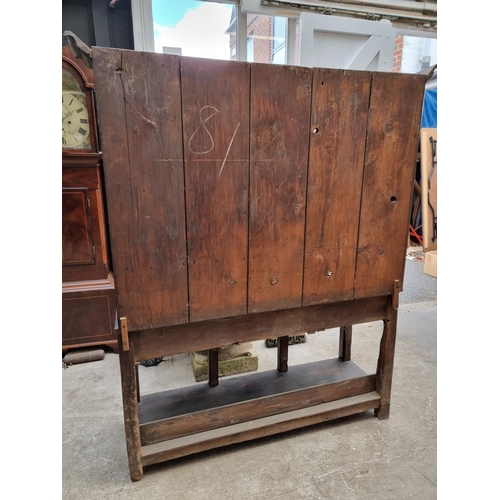 1000 - An 18th century oak 'Dog Kennel' dresser and rack, 152.5cm wide.