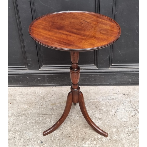 1044 - An antique mahogany and oak circular tripod table, 52cm diameter.