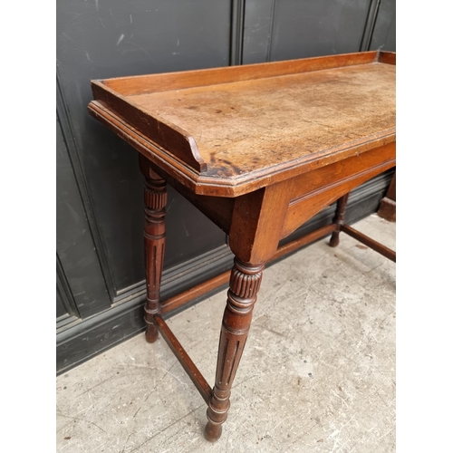 1057 - A late Victorian mahogany serving table, 106.5cm wide.