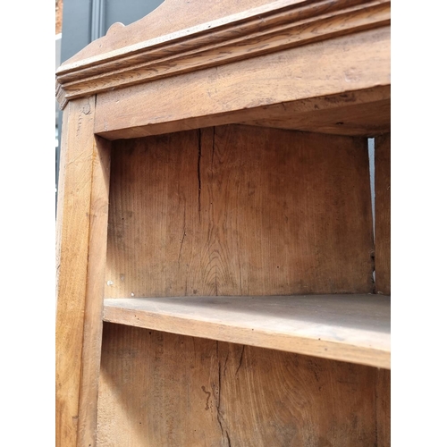 1105 - An unusual 18th century solid walnut hanging corner cupboard, 108cm high x 64cm wide.... 