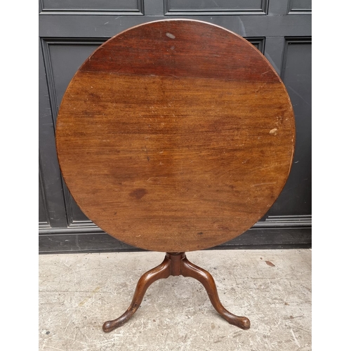 1109 - A George III mahogany tilt-top tripod table, 86cm diameter.