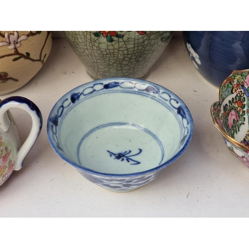 1169 - A mixed group of Chinese and Japanese porcelain. (15)