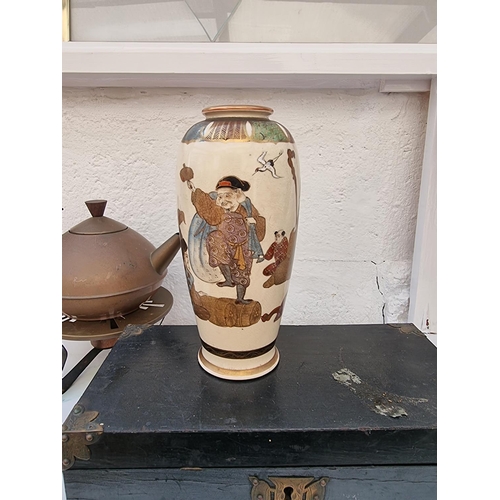 1176 - A mixed lot, to include a Japanese Satsuma vase, 19cm high. (6)