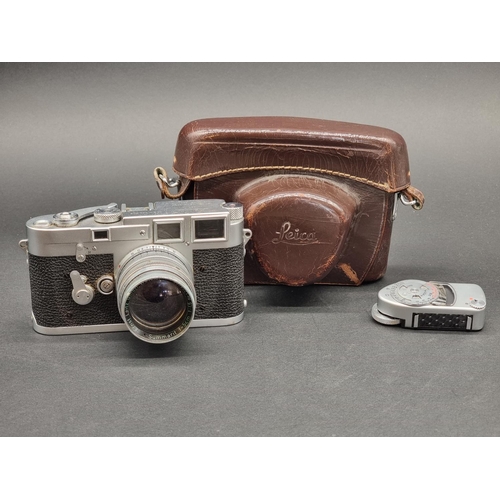 1361 - Cameras: a Leica M3, serial No.700243, in original leather case; with Leica Meter MC; and Summarit f... 