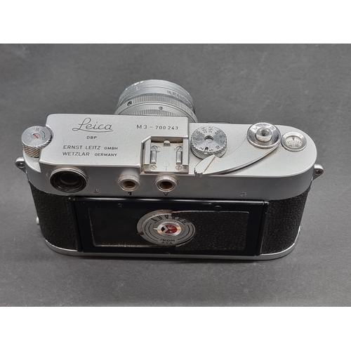 1361 - Cameras: a Leica M3, serial No.700243, in original leather case; with Leica Meter MC; and Summarit f... 