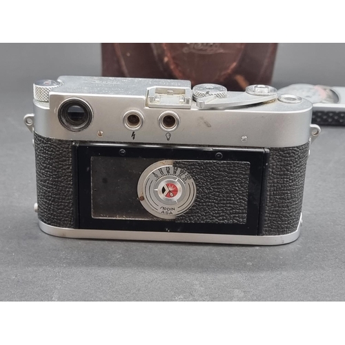 1361 - Cameras: a Leica M3, serial No.700243, in original leather case; with Leica Meter MC; and Summarit f... 