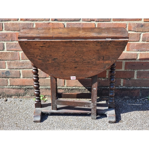 1059 - A small 17th century oak gateleg table, with bobbin turned supports, 71.5cm wide.