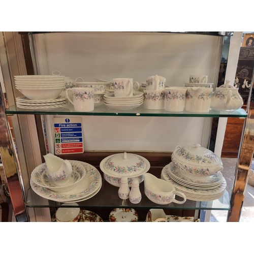 1370 - A Wedgewood 'Angela' pattern part tea and dinner service.