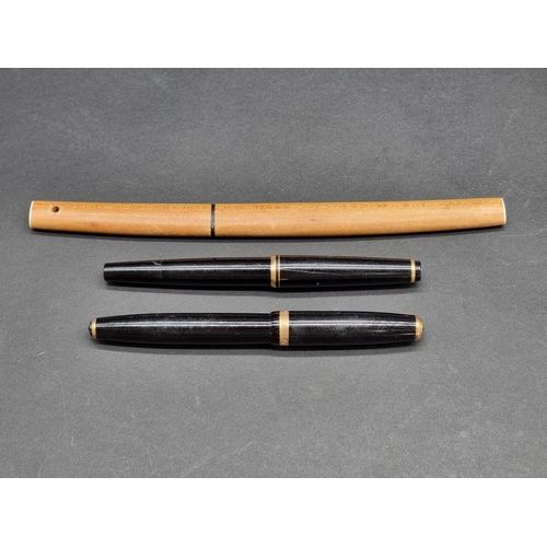 1626 - A vintage Montblanc No.22 fountain pen; together with a Parker Duofold, with 14k nib; and a Japanese... 