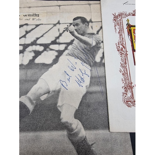 227 - AUTOGRAPHS: SPORT: a collection of autographs including Irish International footballers, 1940s/... 