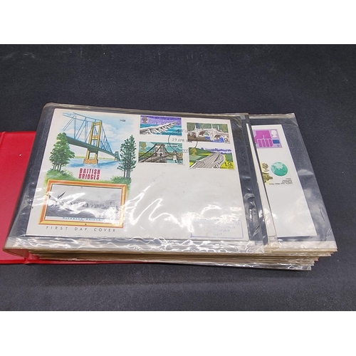 271 - PHOTOGRAPHS AND EPHEMERA: a large quantity in box, to include vintage photographs of Singapore.... 