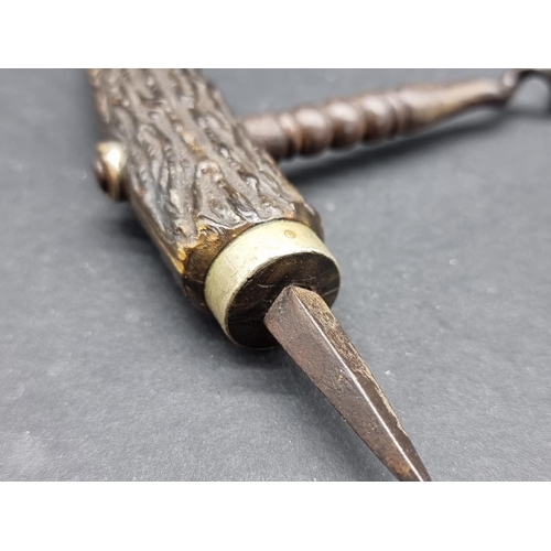 1634 - An early 1900 stag antler direct pull corkscrew with spike. 