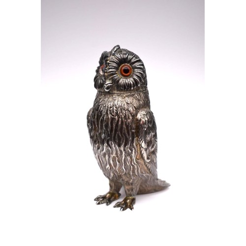20 - A good Victorian silver novelty owl sugar caster, by Thomas, James & Nathaniel Creswick, Sheffie... 