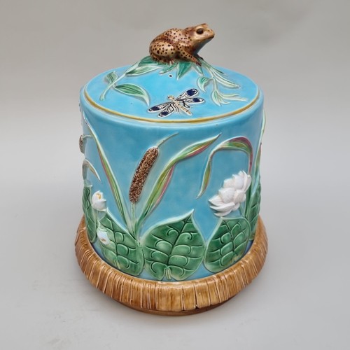 1476 - A rare Victorian George Jones majolica cheese dish and cover, with frog finial, 33cm high.... 