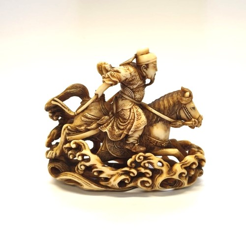 1285 - A good Japanese carved ivory netsuke, by Rakueisai, 19th century, depicting General Gentoku, signed,... 