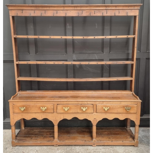 1000 - An 18th century oak potboard dresser and rack, 187.5cm wide.