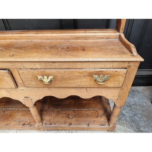 1000 - An 18th century oak potboard dresser and rack, 187.5cm wide.