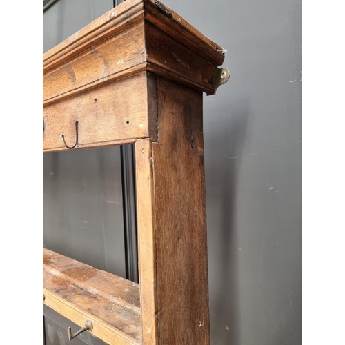 1000 - An 18th century oak potboard dresser and rack, 187.5cm wide.