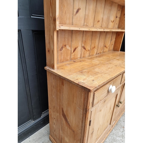 1001 - An old pine dresser and rack, 133cm wide.