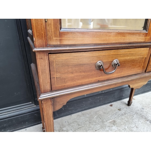 1004 - An Edwardian mahogany and line inlaid display cabinet, 94.5cm wide.