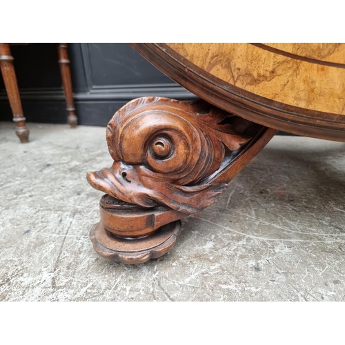 1020 - A good Victorian figured walnut oval loo table, with dolphin base, 152cm wide.