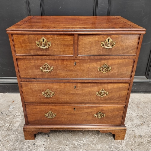 1022 - A small George III mahogany chest of drawers, 77cm wide.