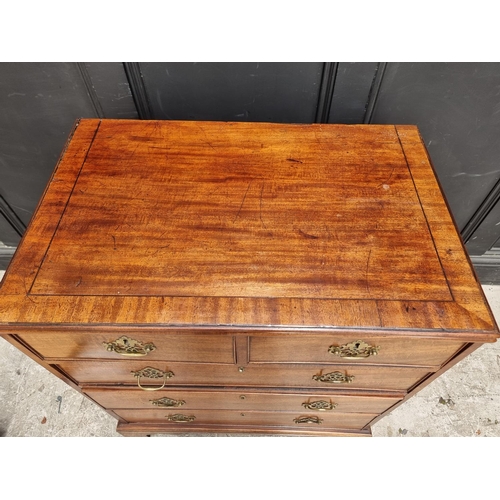 1022 - A small George III mahogany chest of drawers, 77cm wide.