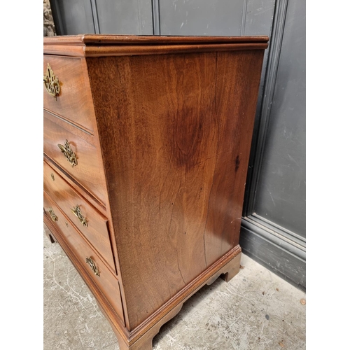 1022 - A small George III mahogany chest of drawers, 77cm wide.