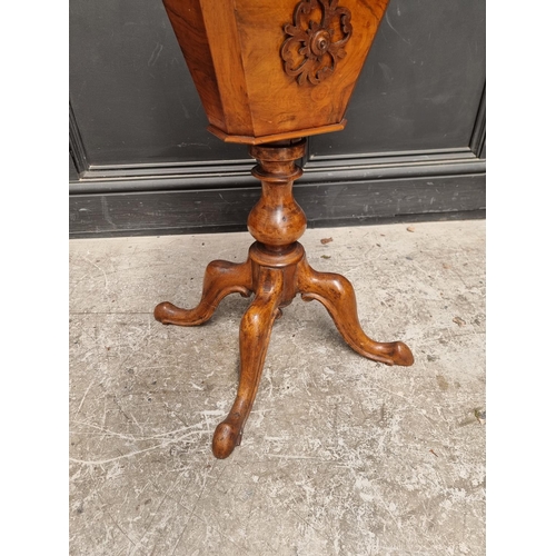 1025 - A Victorian walnut trumpet work table, 44.5cm wide.