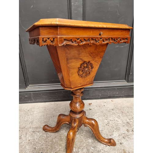 1025 - A Victorian walnut trumpet work table, 44.5cm wide.