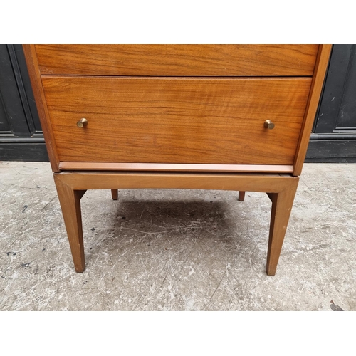 1086 - A mid-century walnut chest of drawers, by John Herbert for Younger & Co, 60.5cm wide.... 