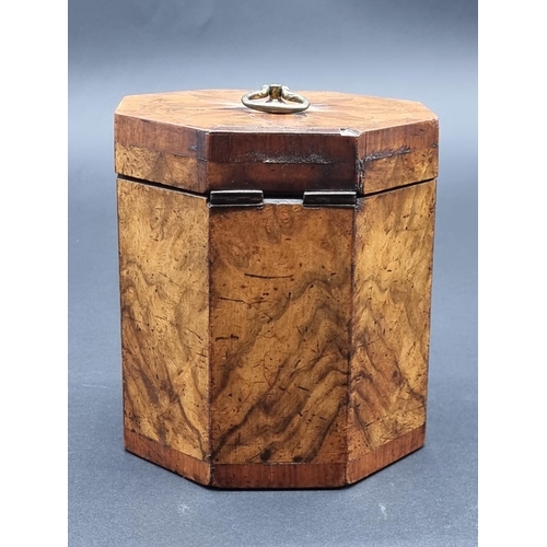 1125 - A George III figured walnut and parquetry octagonal tea caddy, 14.5cm high, with key.... 