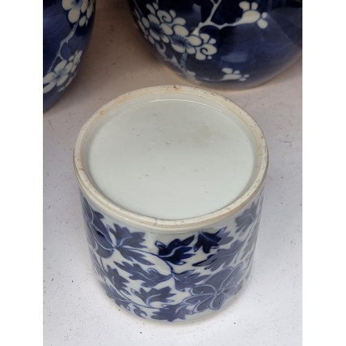 1297 - A collection of 18th century and later Chinese blue and white porcelain, (some damage). (10)... 