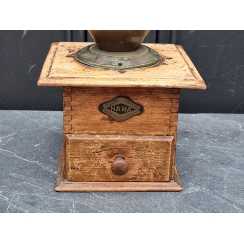 1360 - A vintage coffee grinder.