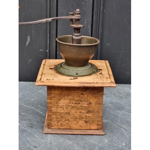 1360 - A vintage coffee grinder.