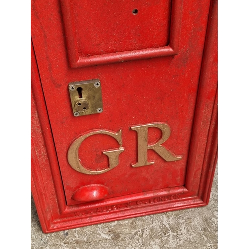 1376 - A vintage GR post box, 85cm high x 38cm wide x 38.5cm deep.