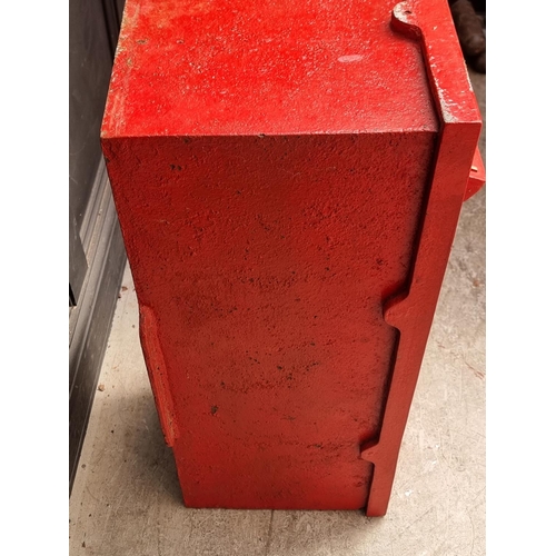 1376 - A vintage GR post box, 85cm high x 38cm wide x 38.5cm deep.