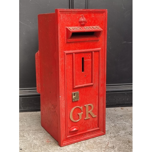 1376 - A vintage GR post box, 85cm high x 38cm wide x 38.5cm deep.