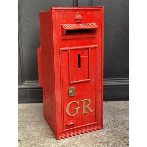 1376 - A vintage GR post box, 85cm high x 38cm wide x 38.5cm deep.