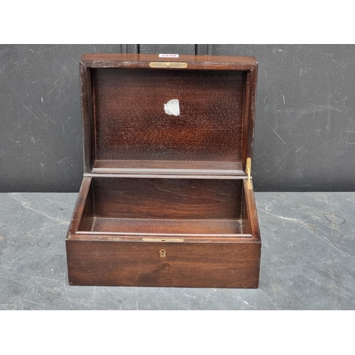 1548 - A mahogany cigar humidor, 28cm wide.