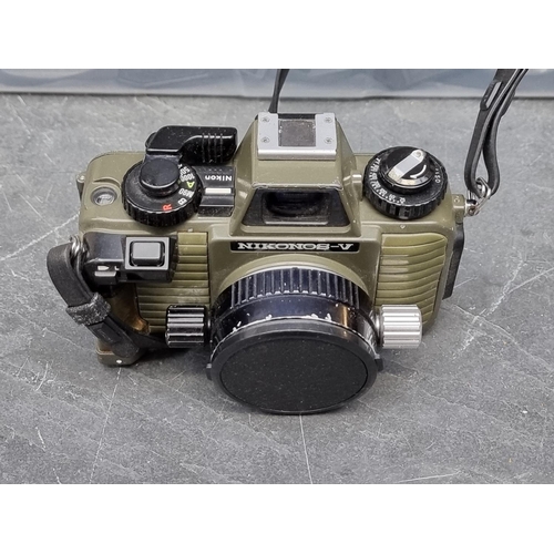 1561 - Cameras: a collection of underwater equipment, comprising two Nikonos-V cameras, each with Nikk... 