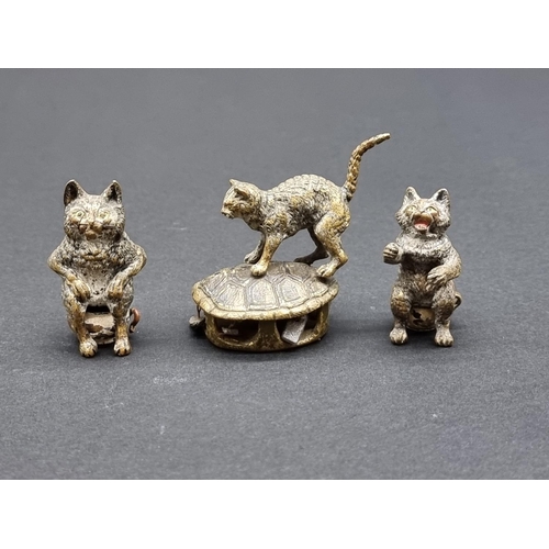 1637 - Three cold painted bronze cats, in the manner of Franz Bergman, largest 4.9cm high.