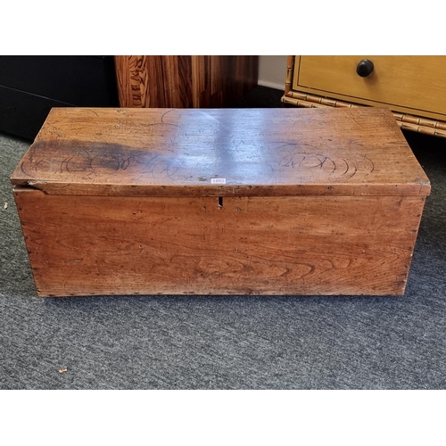 1092 - A small 19th century elm coffer, 87.5cm wide.