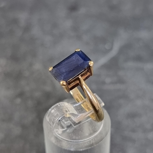 167 - An 18ct gold sapphire ring, approximately 2.5ct, by H Ltd, London 1986, size K, gross weight 3.4g.... 