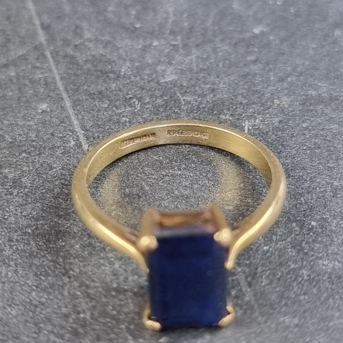 167 - An 18ct gold sapphire ring, approximately 2.5ct, by H Ltd, London 1986, size K, gross weight 3.4g.... 