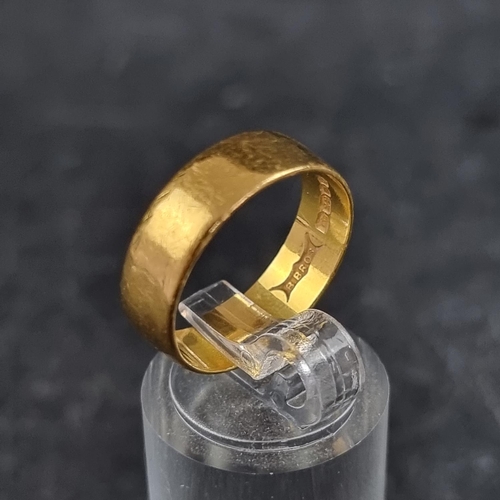 181 - A 22ct gold wedding band, London 1971, size O, 4.5g.