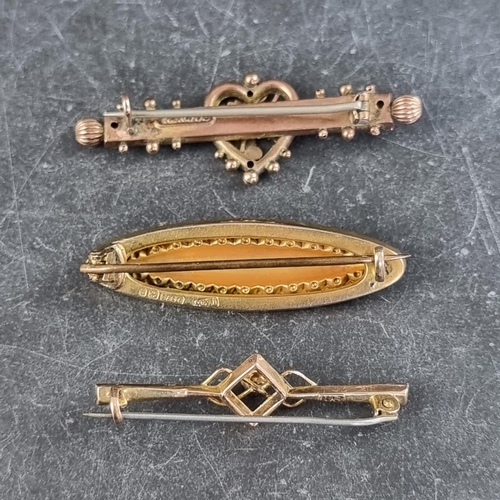 237 - A Victorian 9ct gold boat brooch, Birmingham 1875, 2g, 41mm; together with two other brooches, stamp... 