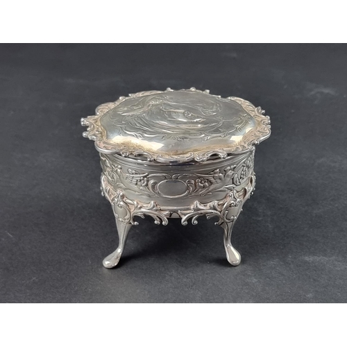 25 - An Edwardian silver jewellery casket, by Goldsmiths & Silversmiths Co Ltd, London 1907, 8cm high... 